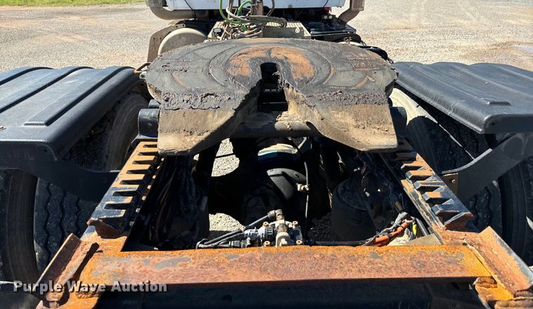 image for item EJ0612 2018 Peterbilt 567 semi truck