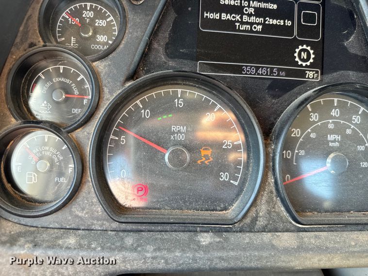 image for item EJ0612 2018 Peterbilt 567 semi truck