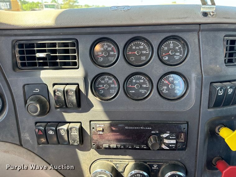 image for item EJ0612 2018 Peterbilt 567 semi truck