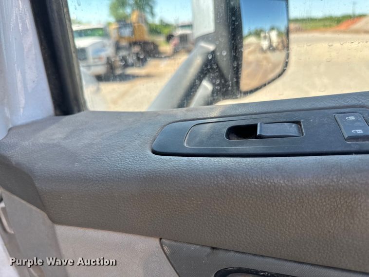 image for item EJ0612 2018 Peterbilt 567 semi truck