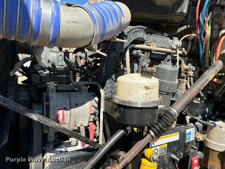 image for item EJ0612 2018 Peterbilt 567 semi truck