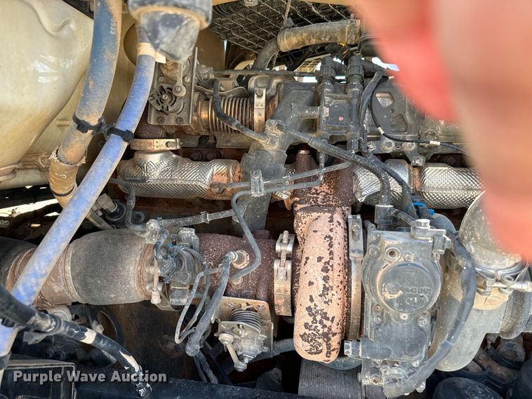 image for item EJ0612 2018 Peterbilt 567 semi truck