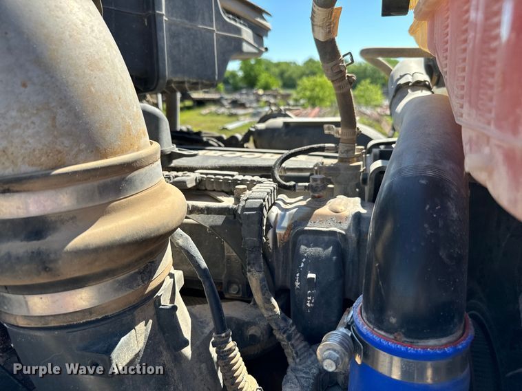 image for item EJ0612 2018 Peterbilt 567 semi truck