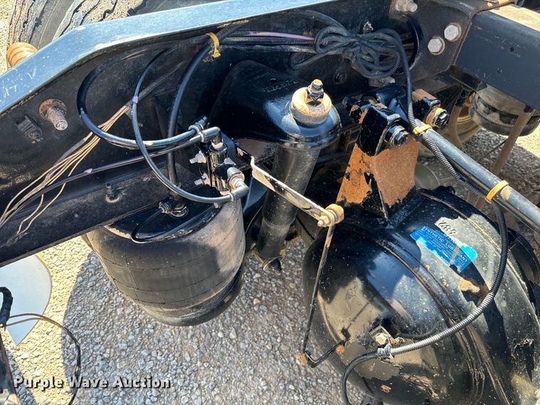 image for item EJ0612 2018 Peterbilt 567 semi truck