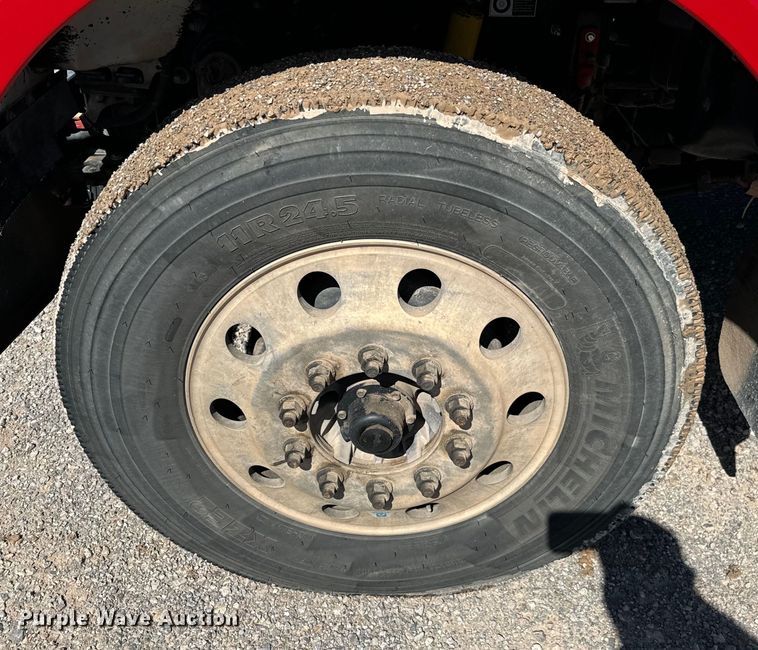 image for item EJ0612 2018 Peterbilt 567 semi truck