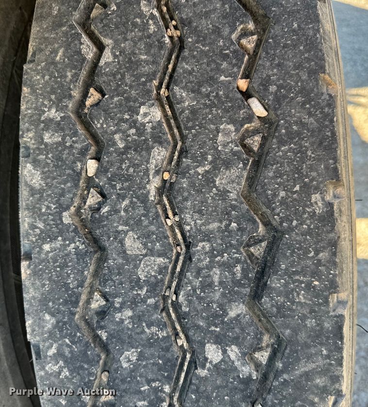 image for item EJ0612 2018 Peterbilt 567 semi truck