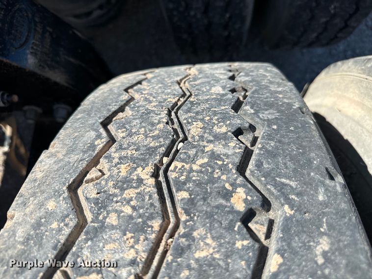 image for item EJ0612 2018 Peterbilt 567 semi truck