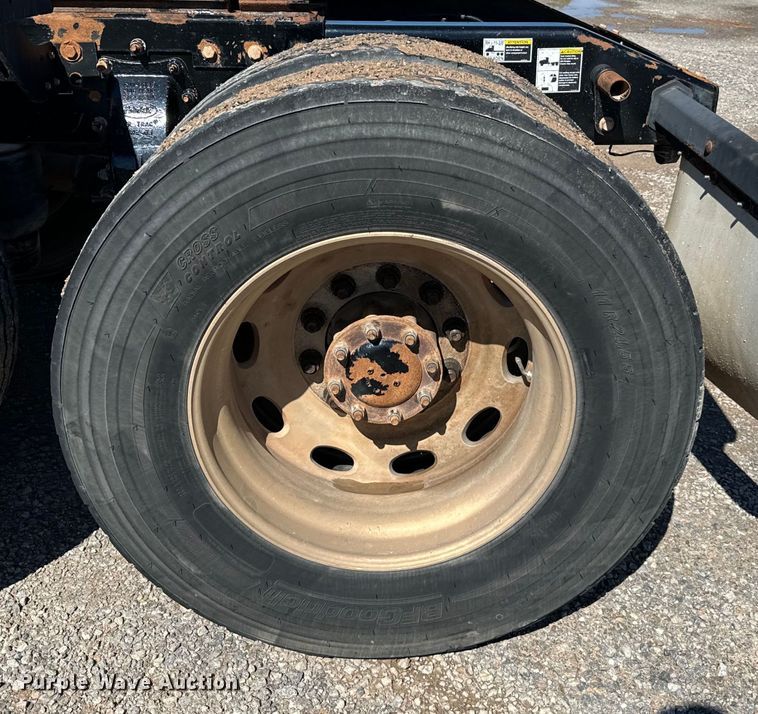 image for item EJ0612 2018 Peterbilt 567 semi truck