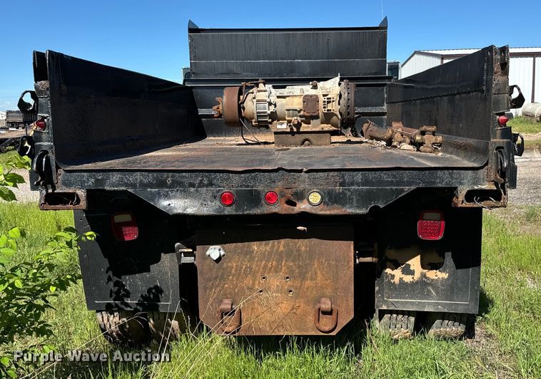 image for item EJ0613 1996 International  4700 dump truck