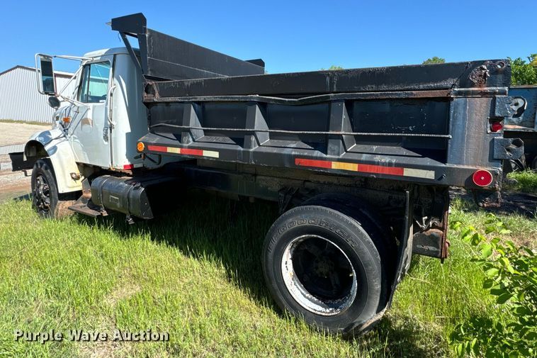 image for item EJ0613 1996 International  4700 dump truck