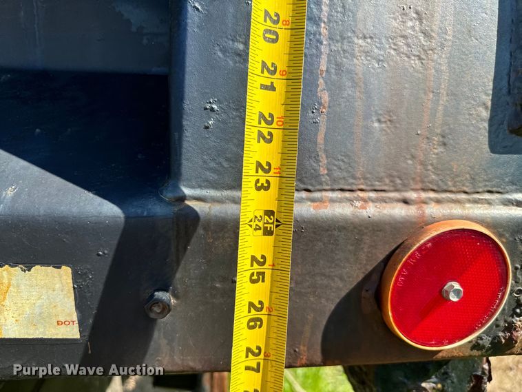 image for item EJ0613 1996 International  4700 dump truck