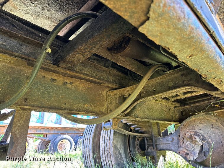 image for item EJ0613 1996 International  4700 dump truck