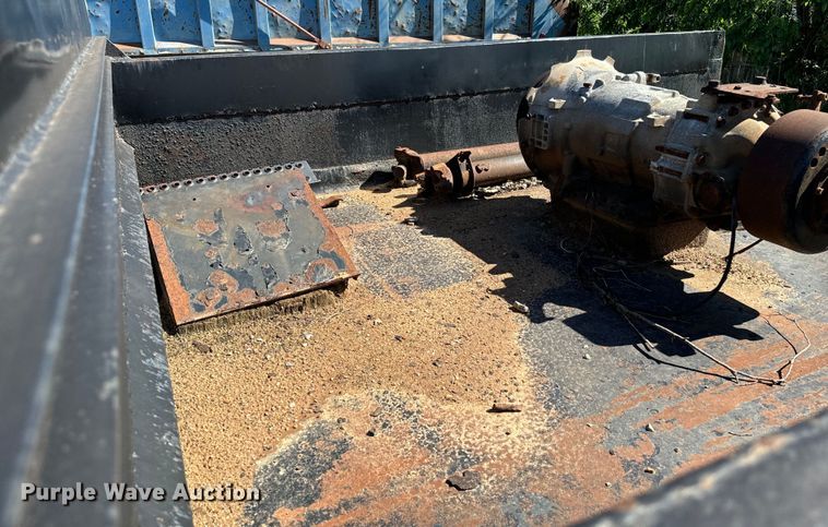 image for item EJ0613 1996 International  4700 dump truck