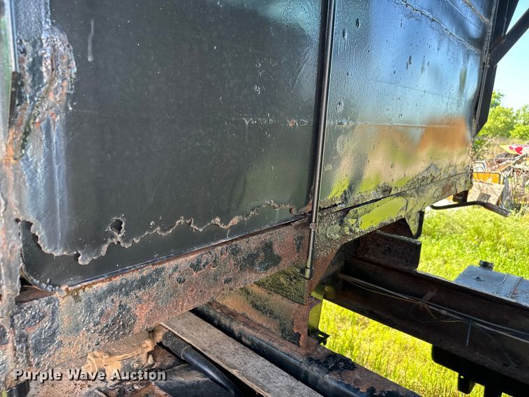 image for item EJ0613 1996 International  4700 dump truck