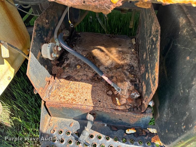 image for item EJ0613 1996 International  4700 dump truck