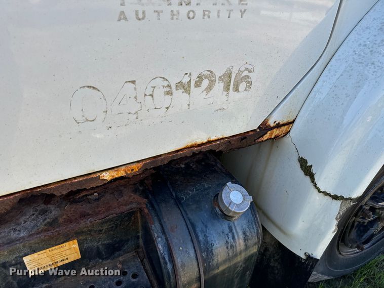 image for item EJ0613 1996 International  4700 dump truck