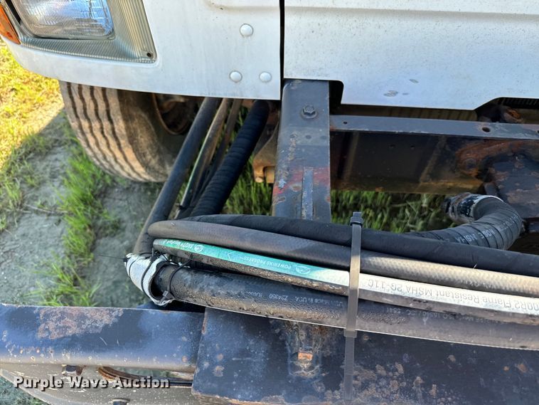 image for item EJ0613 1996 International  4700 dump truck