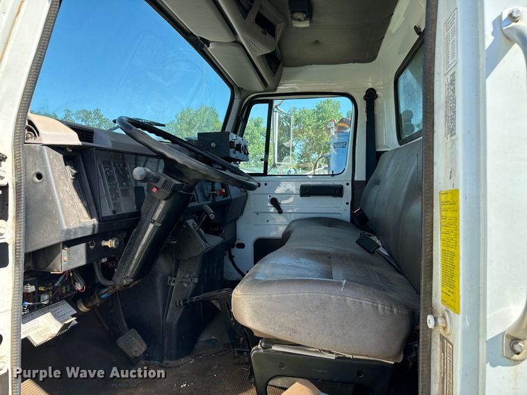 image for item EJ0613 1996 International  4700 dump truck