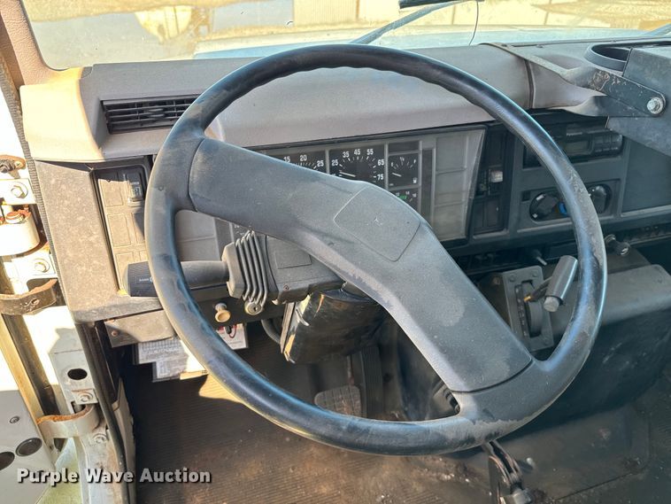 image for item EJ0613 1996 International  4700 dump truck