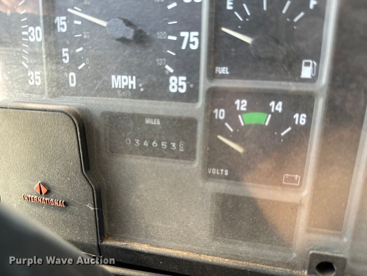 image for item EJ0613 1996 International  4700 dump truck