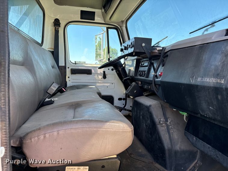 image for item EJ0613 1996 International  4700 dump truck