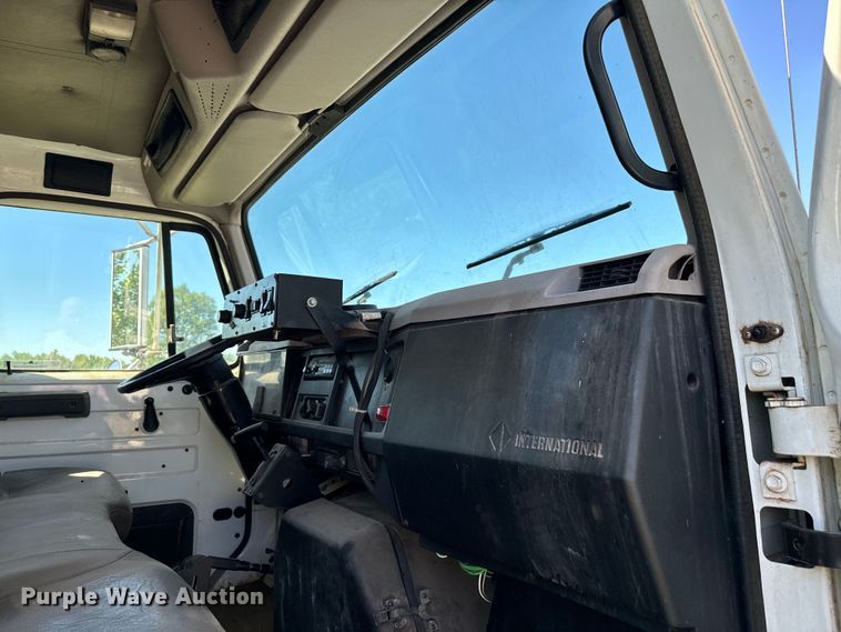 image for item EJ0613 1996 International  4700 dump truck