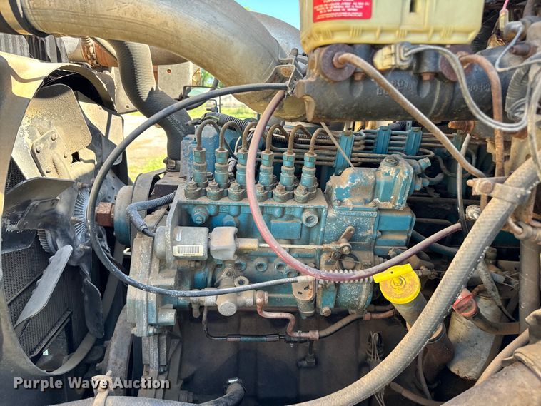 image for item EJ0613 1996 International  4700 dump truck