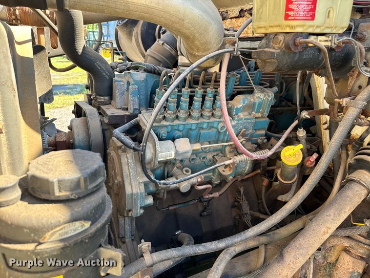 image for item EJ0613 1996 International  4700 dump truck