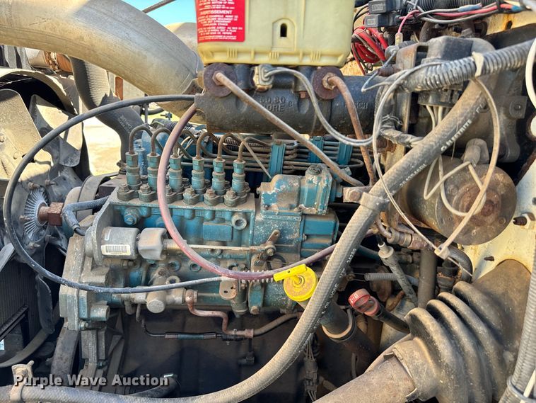 image for item EJ0613 1996 International  4700 dump truck