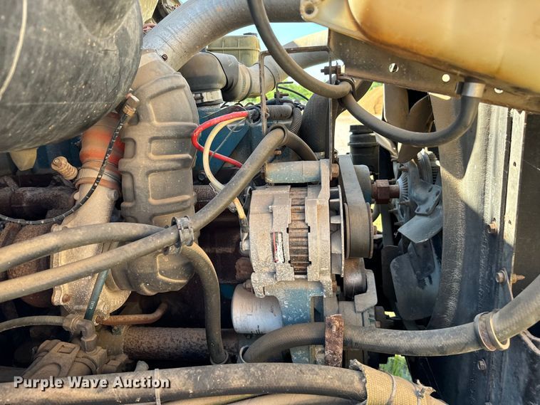 image for item EJ0613 1996 International  4700 dump truck