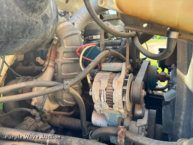 image for item EJ0613 1996 International  4700 dump truck