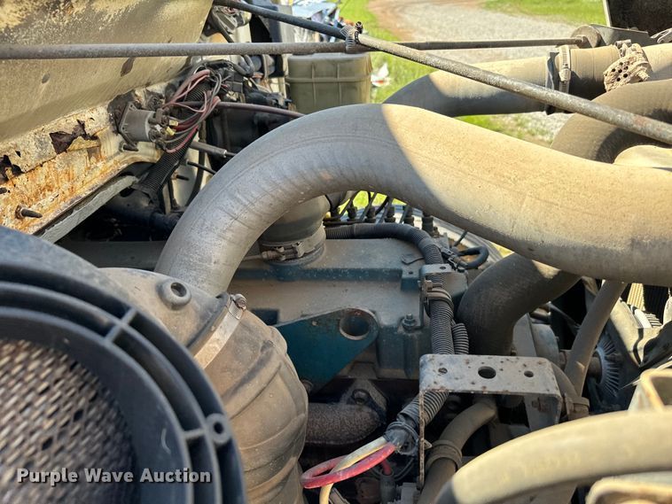 image for item EJ0613 1996 International  4700 dump truck