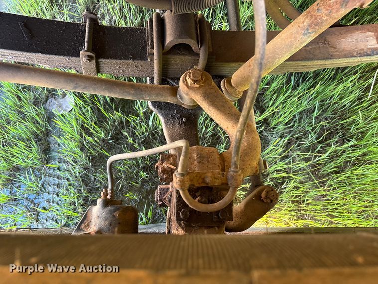 image for item EJ0613 1996 International  4700 dump truck