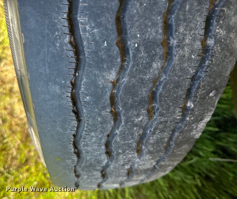 image for item EJ0613 1996 International  4700 dump truck