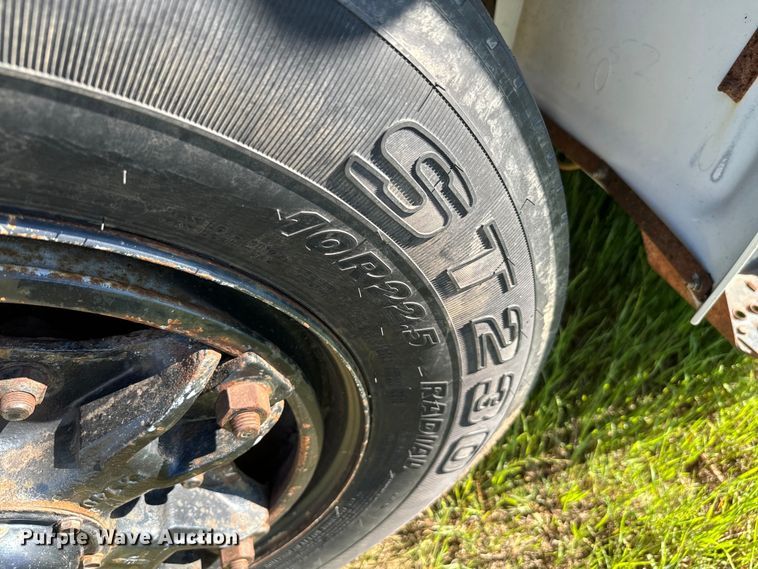 image for item EJ0613 1996 International  4700 dump truck