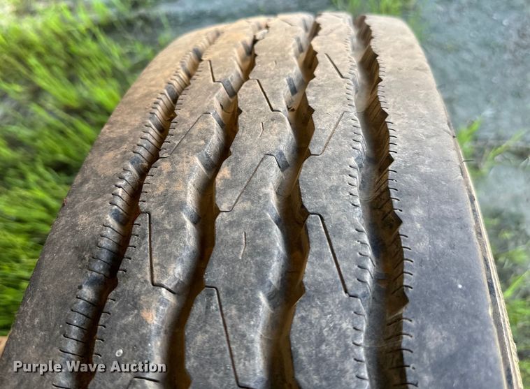 image for item EJ0613 1996 International  4700 dump truck