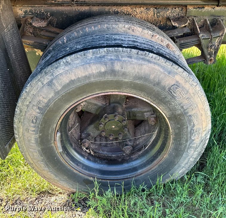 image for item EJ0613 1996 International  4700 dump truck