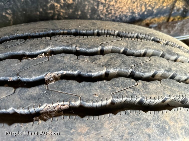 image for item EJ0613 1996 International  4700 dump truck