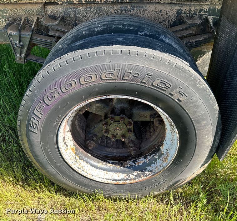 image for item EJ0613 1996 International  4700 dump truck