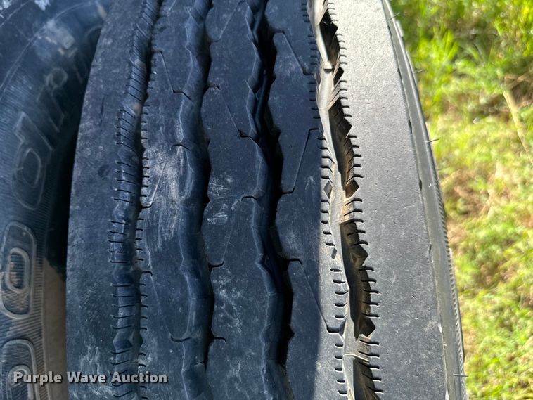 image for item EJ0613 1996 International  4700 dump truck