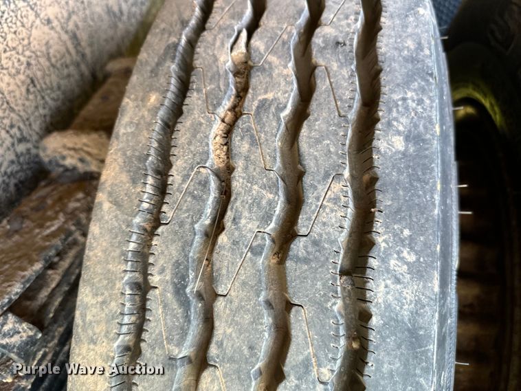 image for item EJ0613 1996 International  4700 dump truck