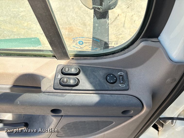 image for item EJ0614 2014 Freightliner  Cascadia 113 semi truck