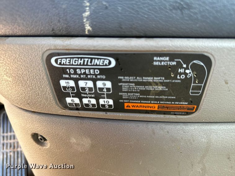 image for item EJ0614 2014 Freightliner  Cascadia 113 semi truck