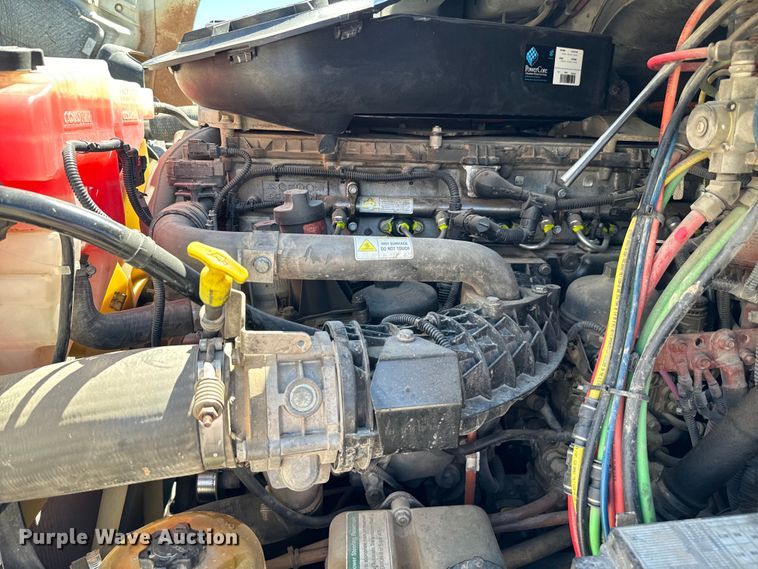 image for item EJ0614 2014 Freightliner  Cascadia 113 semi truck