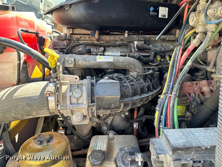 image for item EJ0614 2014 Freightliner  Cascadia 113 semi truck