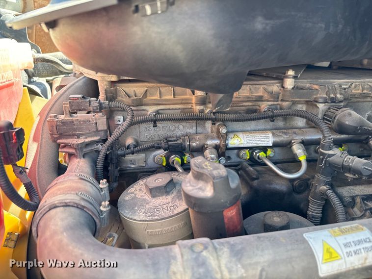 image for item EJ0614 2014 Freightliner  Cascadia 113 semi truck