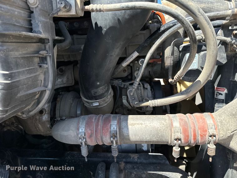 image for item EJ0614 2014 Freightliner  Cascadia 113 semi truck