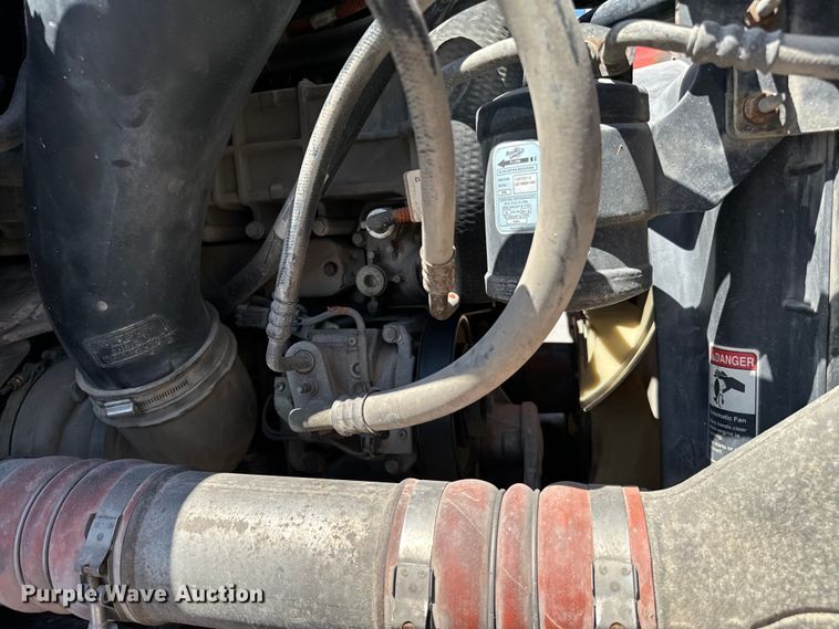 image for item EJ0614 2014 Freightliner  Cascadia 113 semi truck