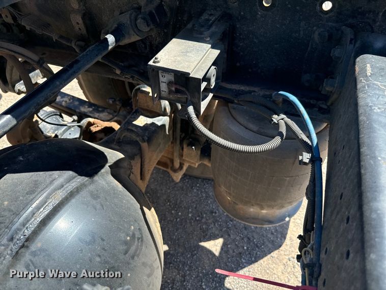 image for item EJ0614 2014 Freightliner  Cascadia 113 semi truck