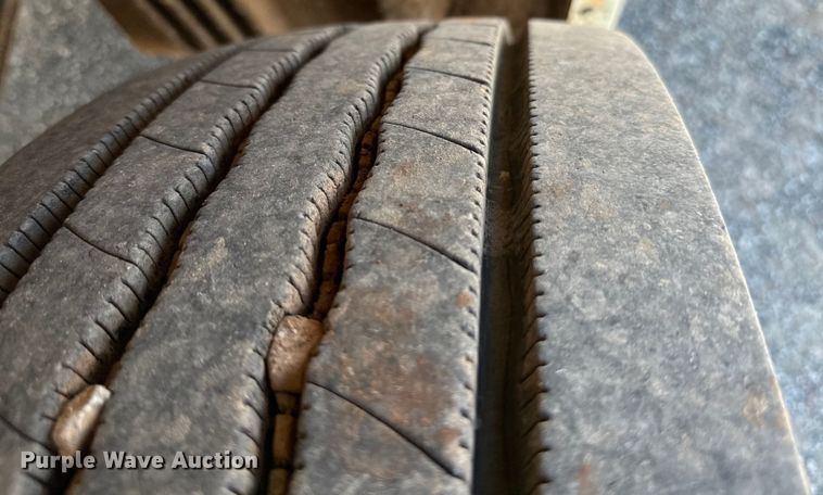 image for item EJ0614 2014 Freightliner  Cascadia 113 semi truck